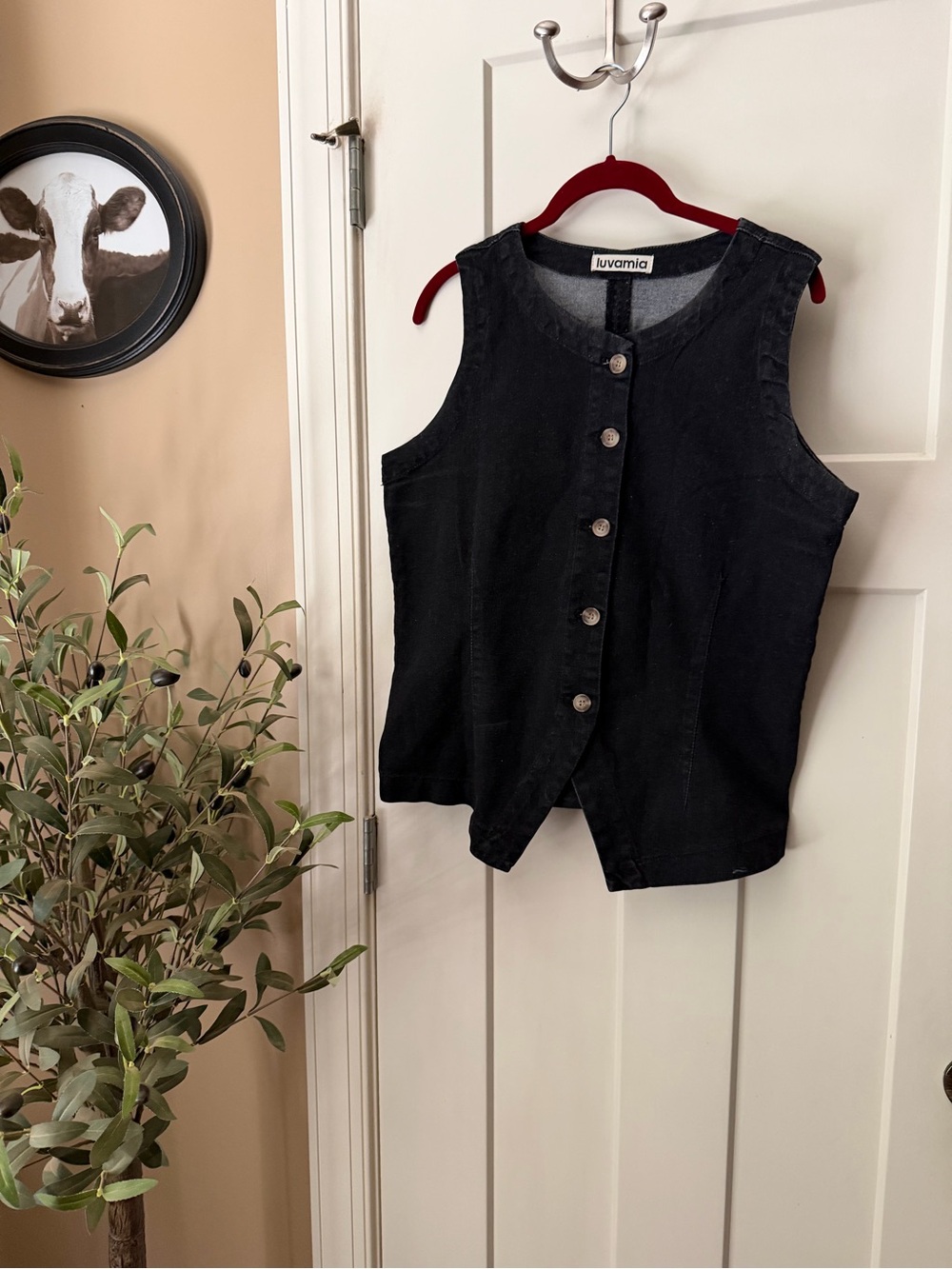 Luvamia Black Button-Front Sleeveless Tank Size Large